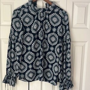 Chic Navy and White Patterned Blouse